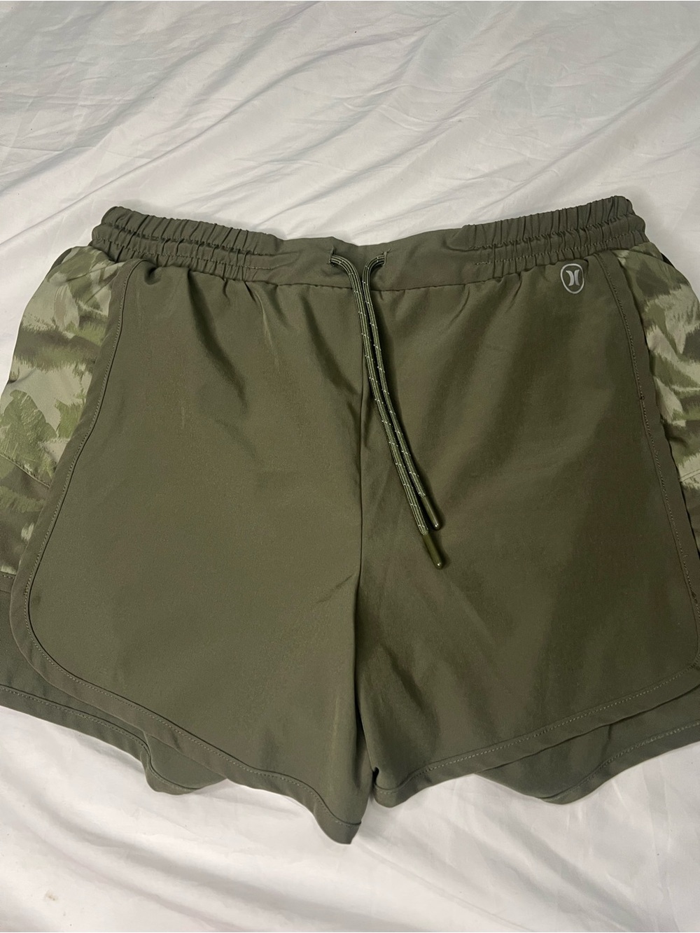 Hurley Women’s Olive Green Camo Athletic Running Shorts Medium
